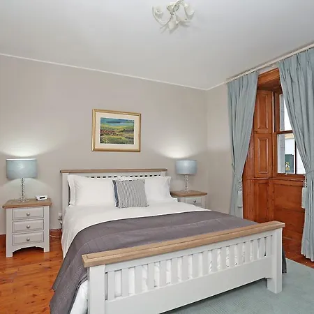 Aberdeen Lighthouse Cottages - Coastal, Dolphins Room photo
